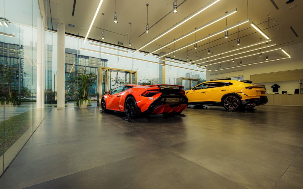 Salon Lamborghini z luksusowymi samochodami sportowymi